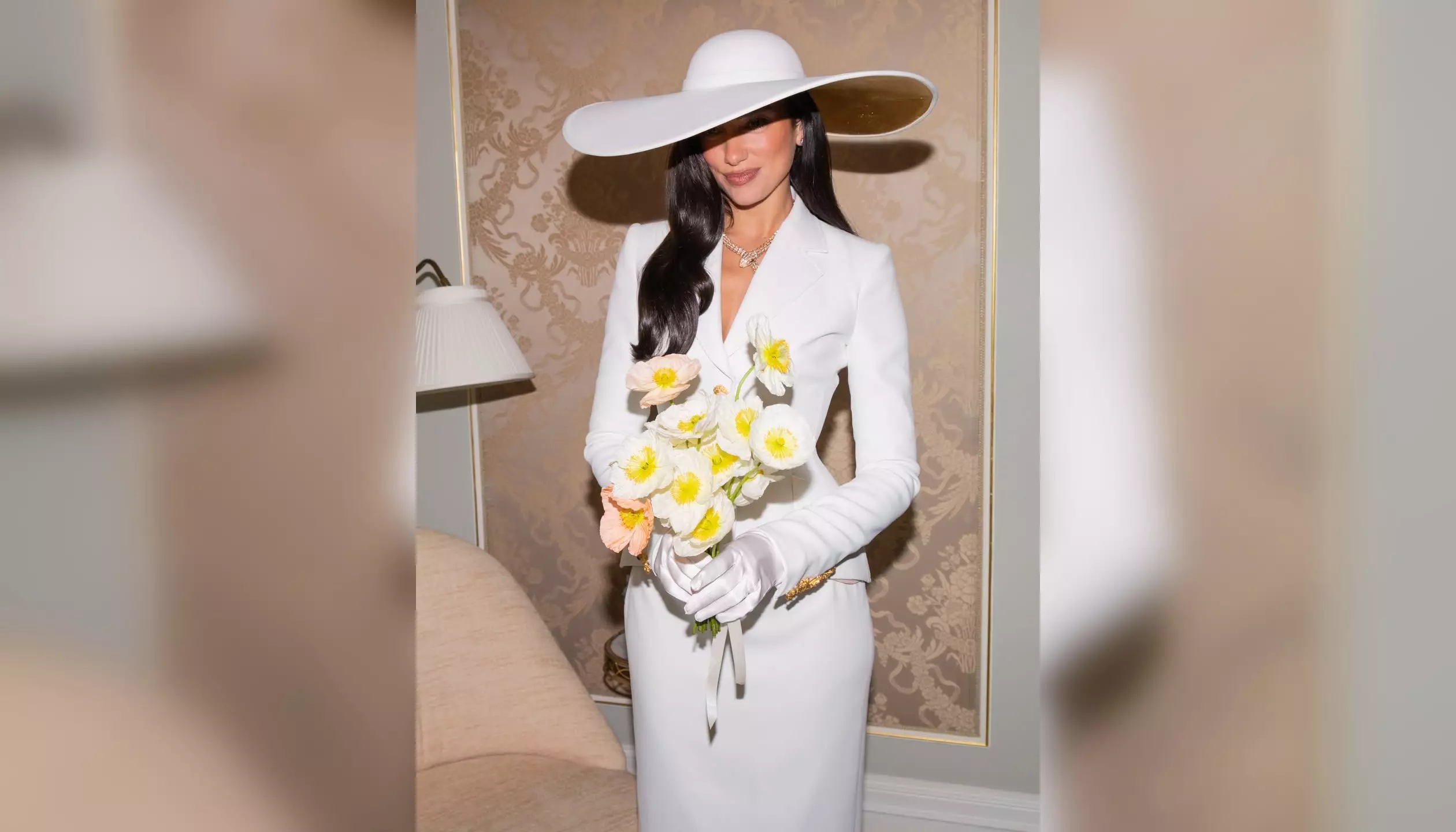 Imaginile postate de Dua Lipa după ce s-a căsătorit. Cum s-a îmbrăcat la cununia civilă. GALERIE FOTO